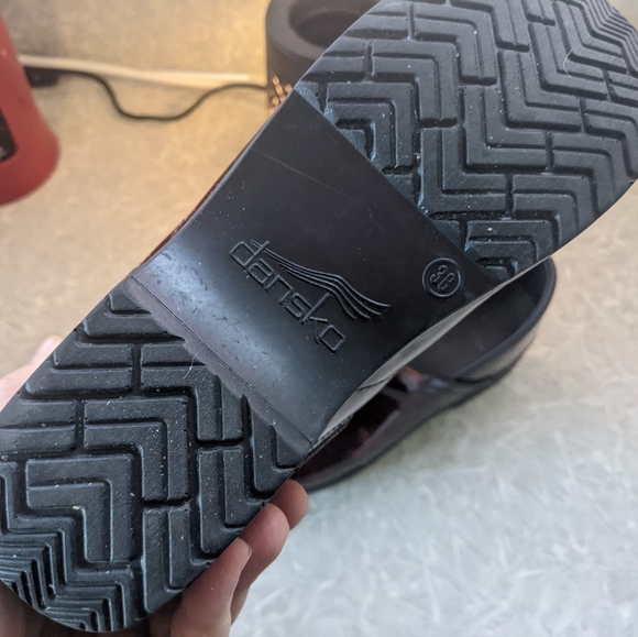 Dansko Patent Shiny Swirly Brown w/ Slight Reddish Tint SZ 38 Excellent Conditi - Picture 5 of 8